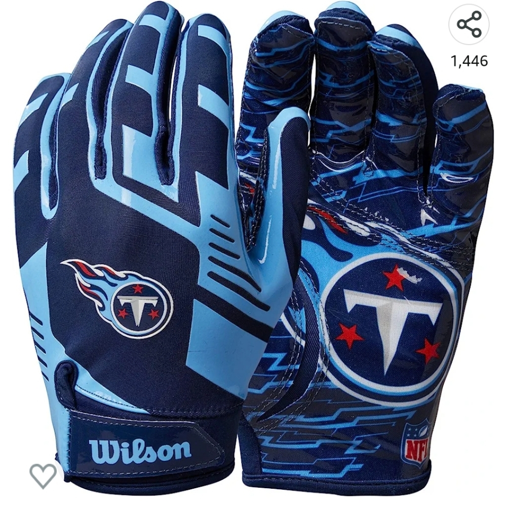 Wilson NFL Stretch Fit Football gloves in Youth Medium new Tennessee Tit…